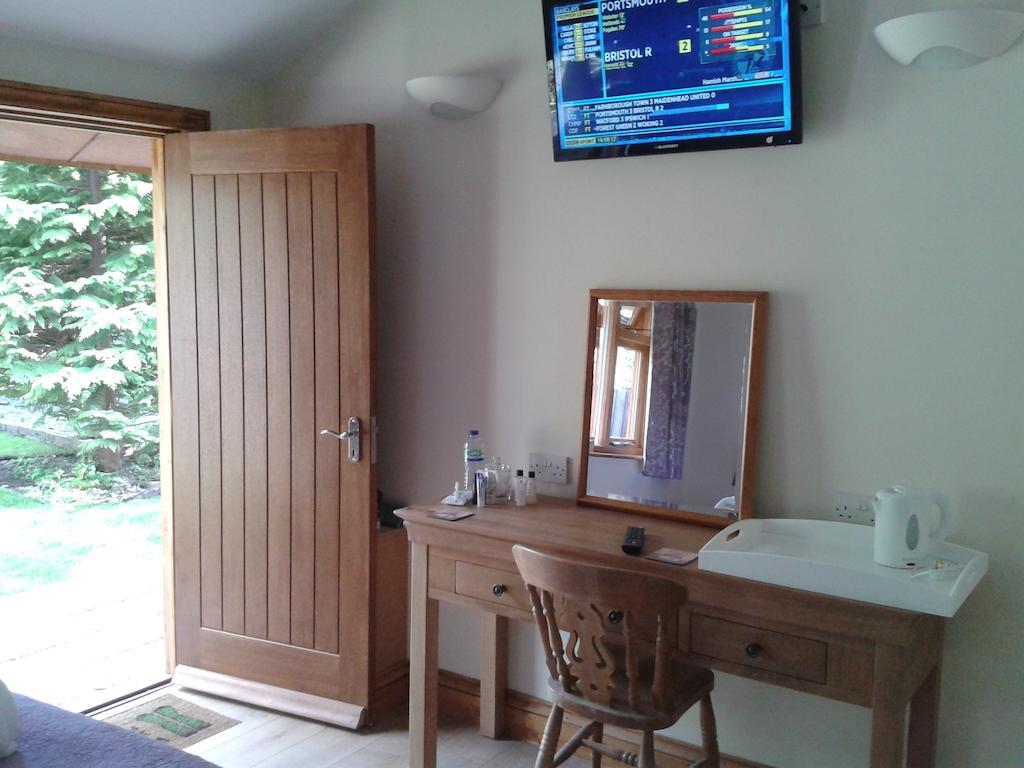 Manor Garden Lodge Wirral Bagian luar foto