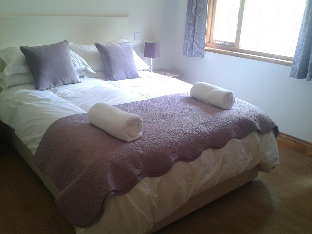 Manor Garden Lodge Wirral Bagian luar foto